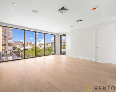 960 Franklin Avenue - Photo Thumbnail 6