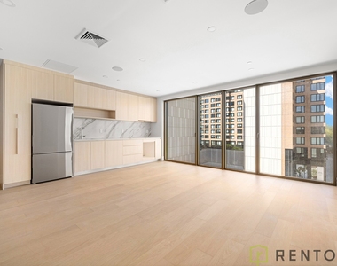 960 Franklin Avenue - Photo Thumbnail 8