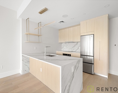 960 Franklin Avenue - Photo Thumbnail 8