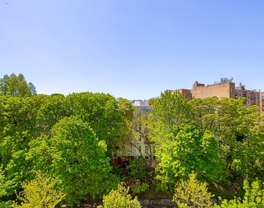 960 Franklin Avenue - Photo Thumbnail 7