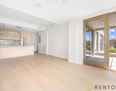 960 Franklin Avenue - Photo Thumbnail 4