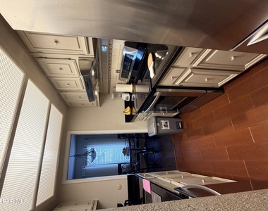 6201 Escondido Drive - Photo Thumbnail 10
