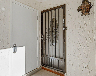 6201 Escondido Drive - Photo Thumbnail 15