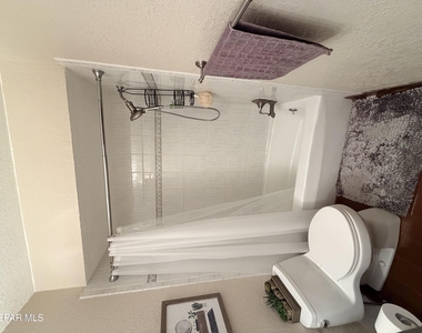 6201 Escondido Drive - Photo Thumbnail 9