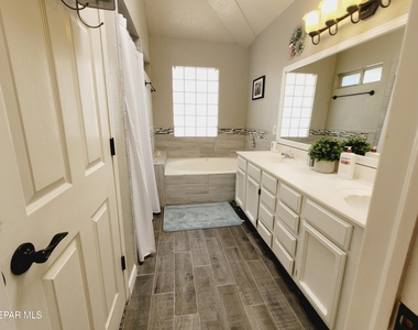 7401 Plaza Taurina Drive - Photo Thumbnail 16