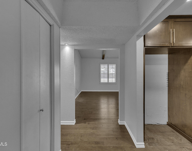 7112 Ramada Drive - Photo Thumbnail 4