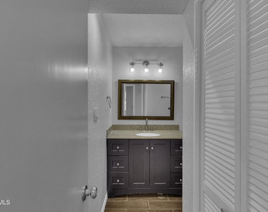 7112 Ramada Drive - Photo Thumbnail 14