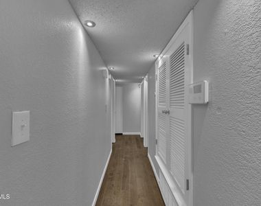 7112 Ramada Drive - Photo Thumbnail 13