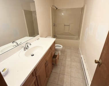33 River Street - Photo Thumbnail 4