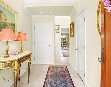 162 Regents Park - Photo Thumbnail 2