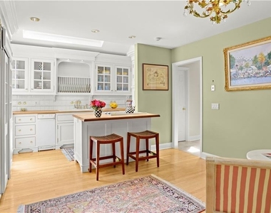 162 Regents Park - Photo Thumbnail 8
