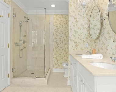 162 Regents Park - Photo Thumbnail 16