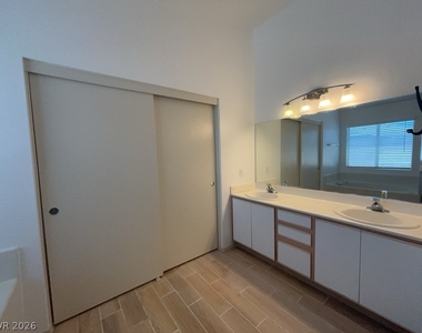 5438 Old Oak Court - Photo Thumbnail 9