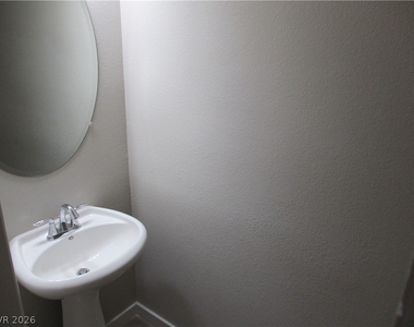 8421 Insignia Avenue - Photo Thumbnail 15