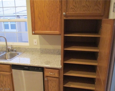 8421 Insignia Avenue - Photo Thumbnail 11
