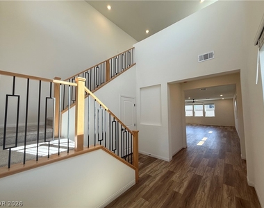3045 Foxtail Hollow Avenue - Photo Thumbnail 2
