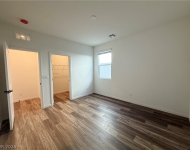3045 Foxtail Hollow Avenue - Photo Thumbnail 11