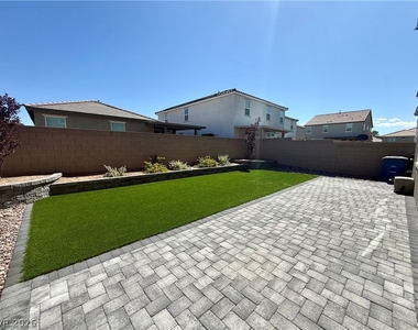 3045 Foxtail Hollow Avenue - Photo Thumbnail 34