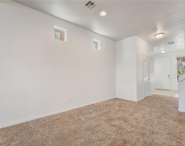 5986 Azzura Palms Avenue - Photo Thumbnail 6