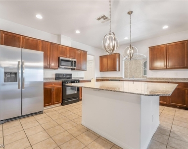 5986 Azzura Palms Avenue - Photo Thumbnail 12
