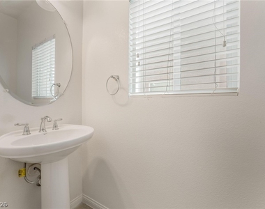 5986 Azzura Palms Avenue - Photo Thumbnail 17