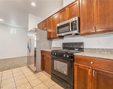 5986 Azzura Palms Avenue - Photo Thumbnail 16
