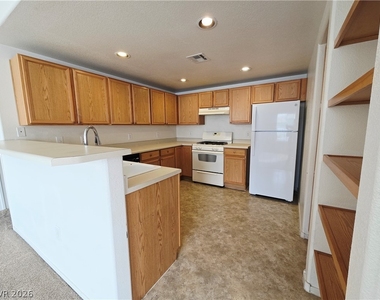 9580 W Reno Avenue - Photo Thumbnail 5