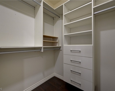 251 S Green Valley Parkway - Photo Thumbnail 26
