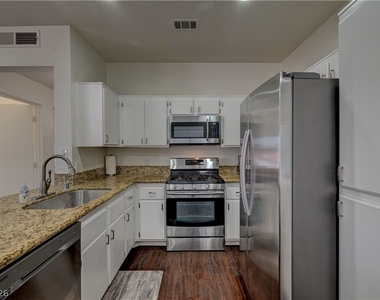 251 S Green Valley Parkway - Photo Thumbnail 15