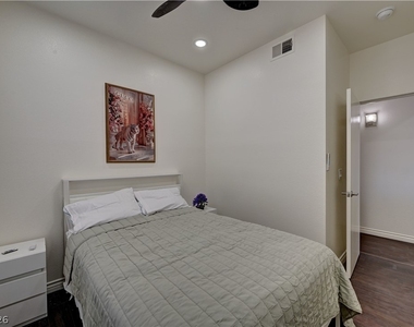 251 S Green Valley Parkway - Photo Thumbnail 29
