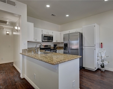 251 S Green Valley Parkway - Photo Thumbnail 13