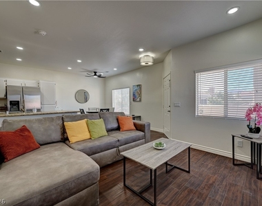251 S Green Valley Parkway - Photo Thumbnail 7