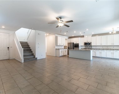 12333 Silvana Street - Photo Thumbnail 4