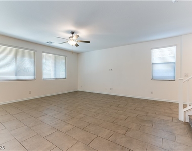 12333 Silvana Street - Photo Thumbnail 5