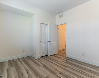 12333 Silvana Street - Photo Thumbnail 14