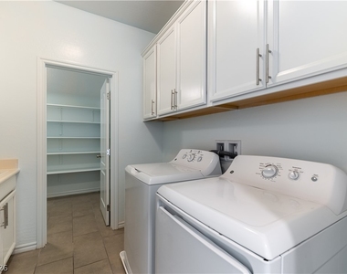 12333 Silvana Street - Photo Thumbnail 21