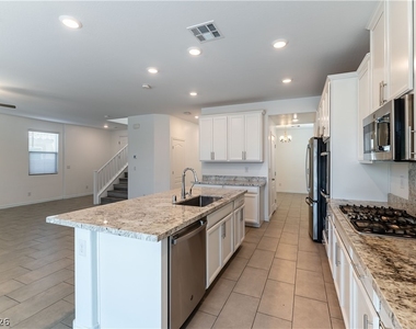 12333 Silvana Street - Photo Thumbnail 3
