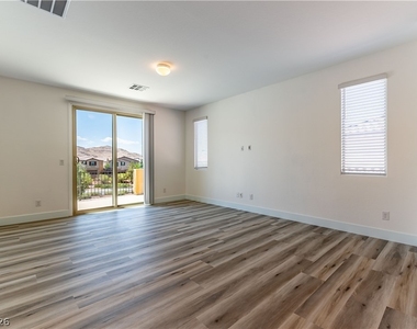 12333 Silvana Street - Photo Thumbnail 8