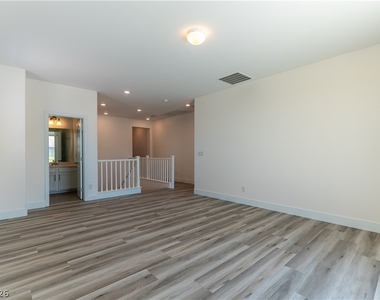 12333 Silvana Street - Photo Thumbnail 7