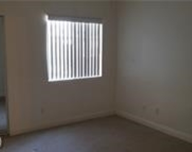 5158 S Jones Boulevard - Photo Thumbnail 1