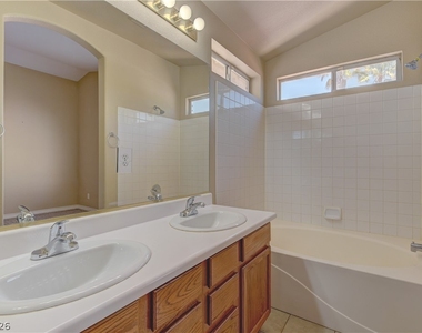 8100 W Gilmore Avenue - Photo Thumbnail 13