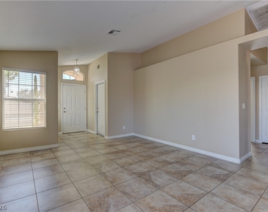 8100 W Gilmore Avenue - Photo Thumbnail 3