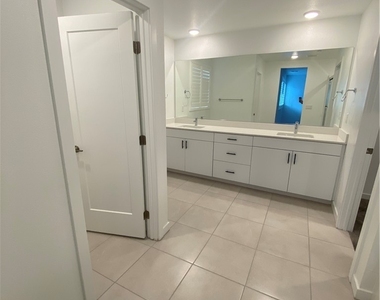 3211 Centano Avenue - Photo Thumbnail 18