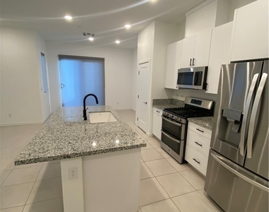 3211 Centano Avenue - Photo Thumbnail 8