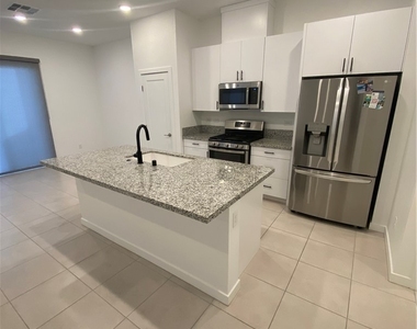 3211 Centano Avenue - Photo Thumbnail 9