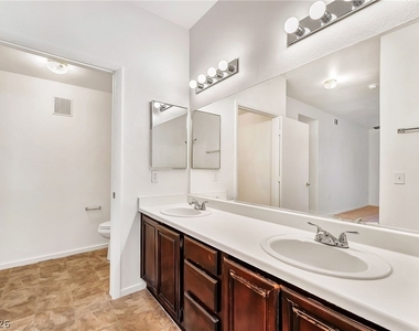 10245 S Maryland Parkway - Photo Thumbnail 16
