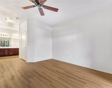 10245 S Maryland Parkway - Photo Thumbnail 13