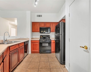 10245 S Maryland Parkway - Photo Thumbnail 7