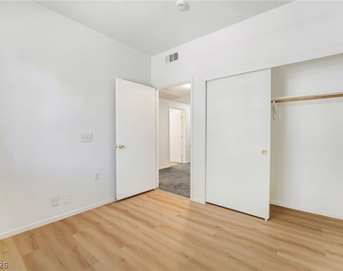 10245 S Maryland Parkway - Photo Thumbnail 18
