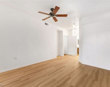 10245 S Maryland Parkway - Photo Thumbnail 12